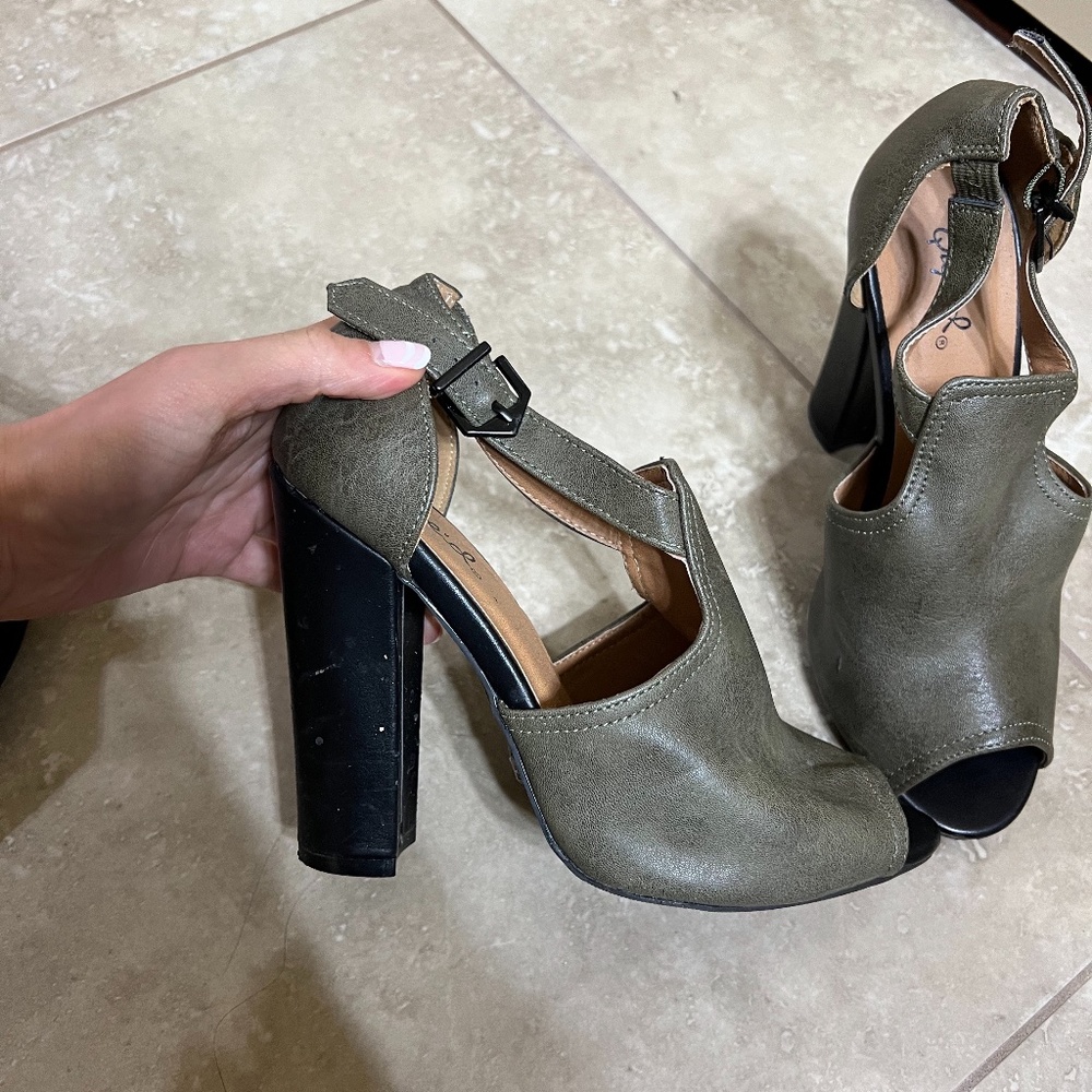 Size 6 green heels